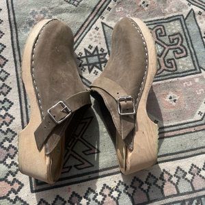 Lotta from Stockholm taupe wood clogs
